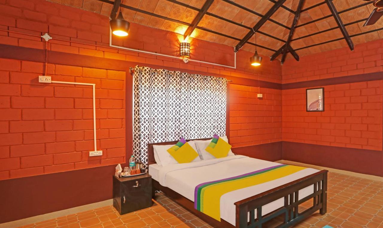 Hotel Allaranda Homestay มาดิเครี ภายนอก รูปภาพ