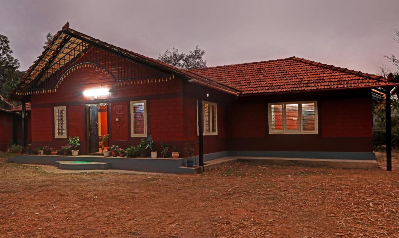 Hotel Allaranda Homestay มาดิเครี ภายนอก รูปภาพ