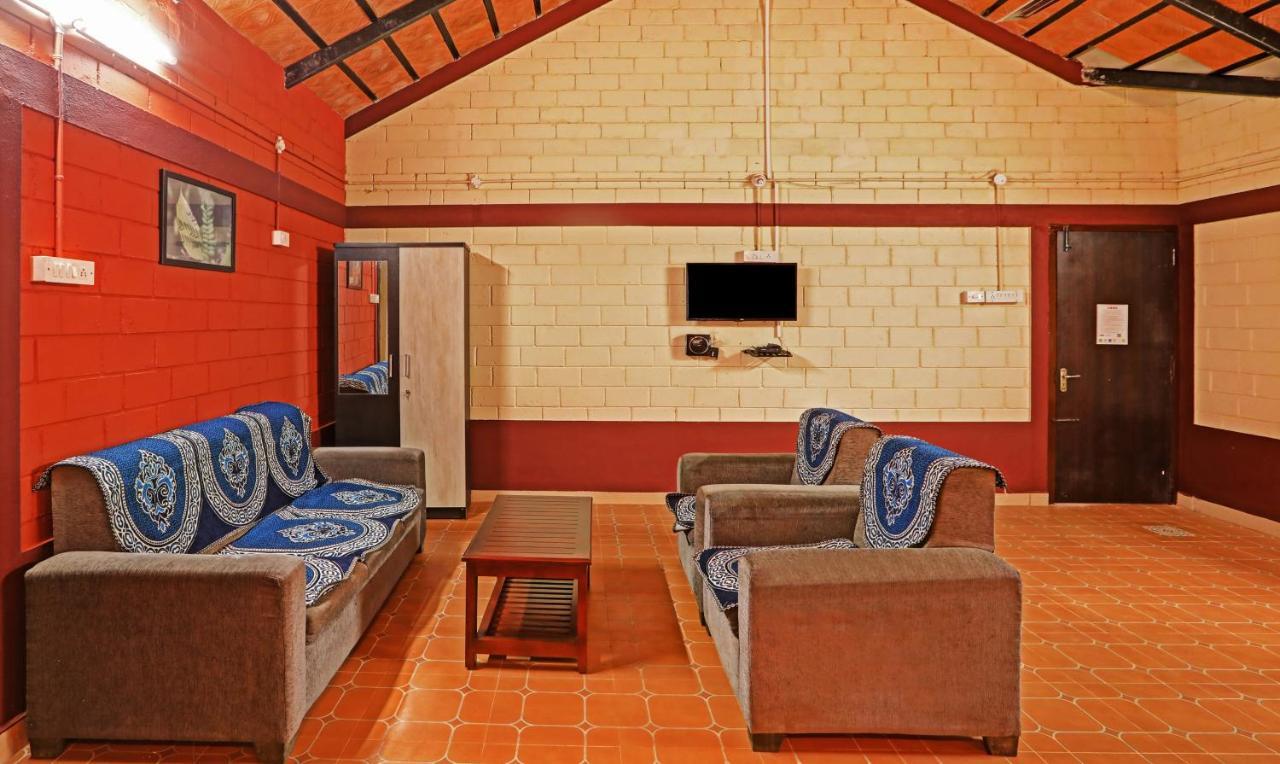 Hotel Allaranda Homestay มาดิเครี ภายนอก รูปภาพ