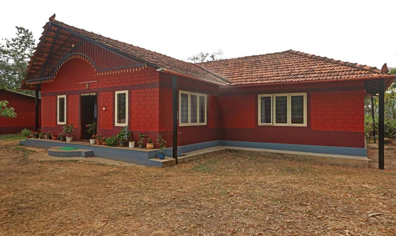 Hotel Allaranda Homestay มาดิเครี ภายนอก รูปภาพ