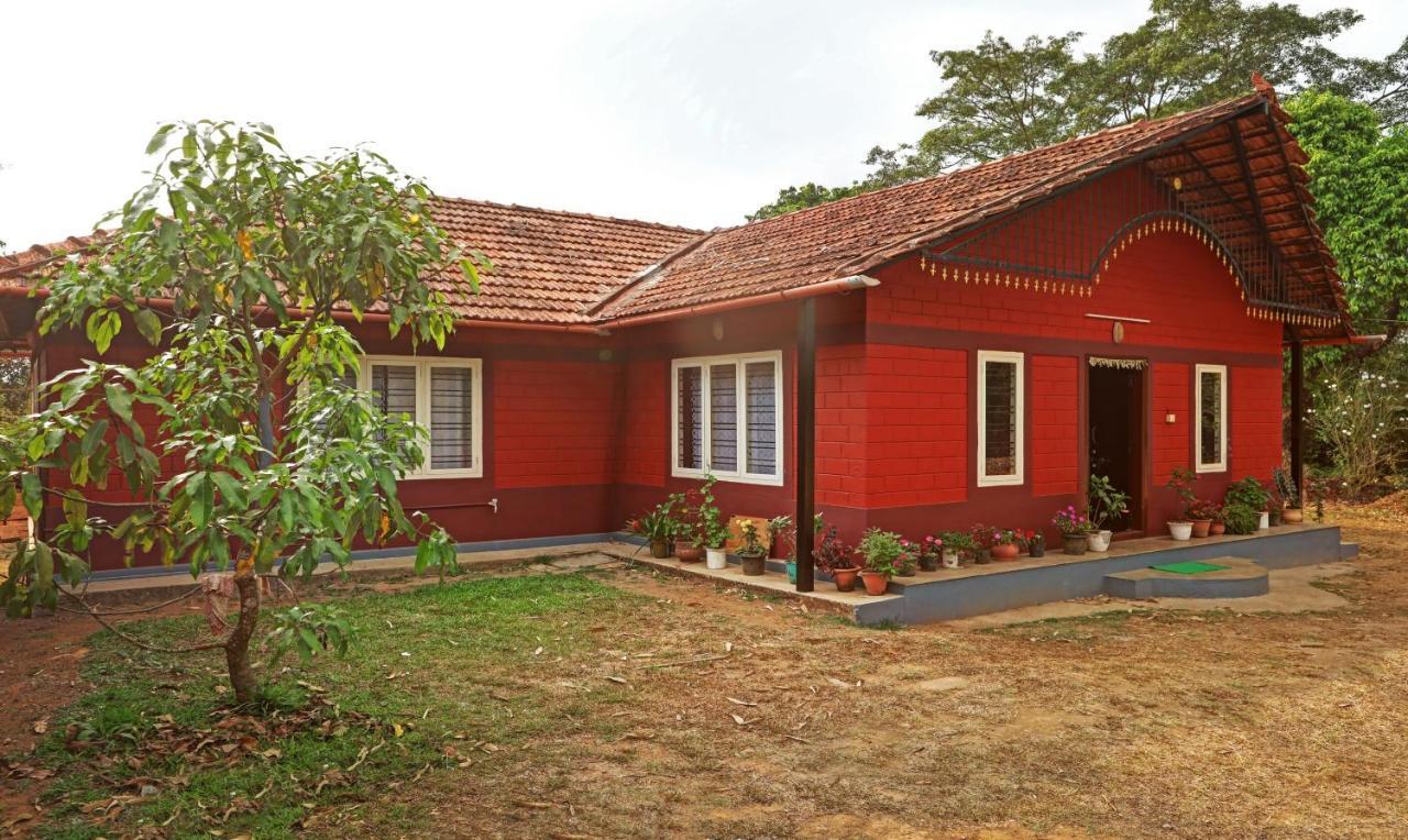 Hotel Allaranda Homestay มาดิเครี ภายนอก รูปภาพ