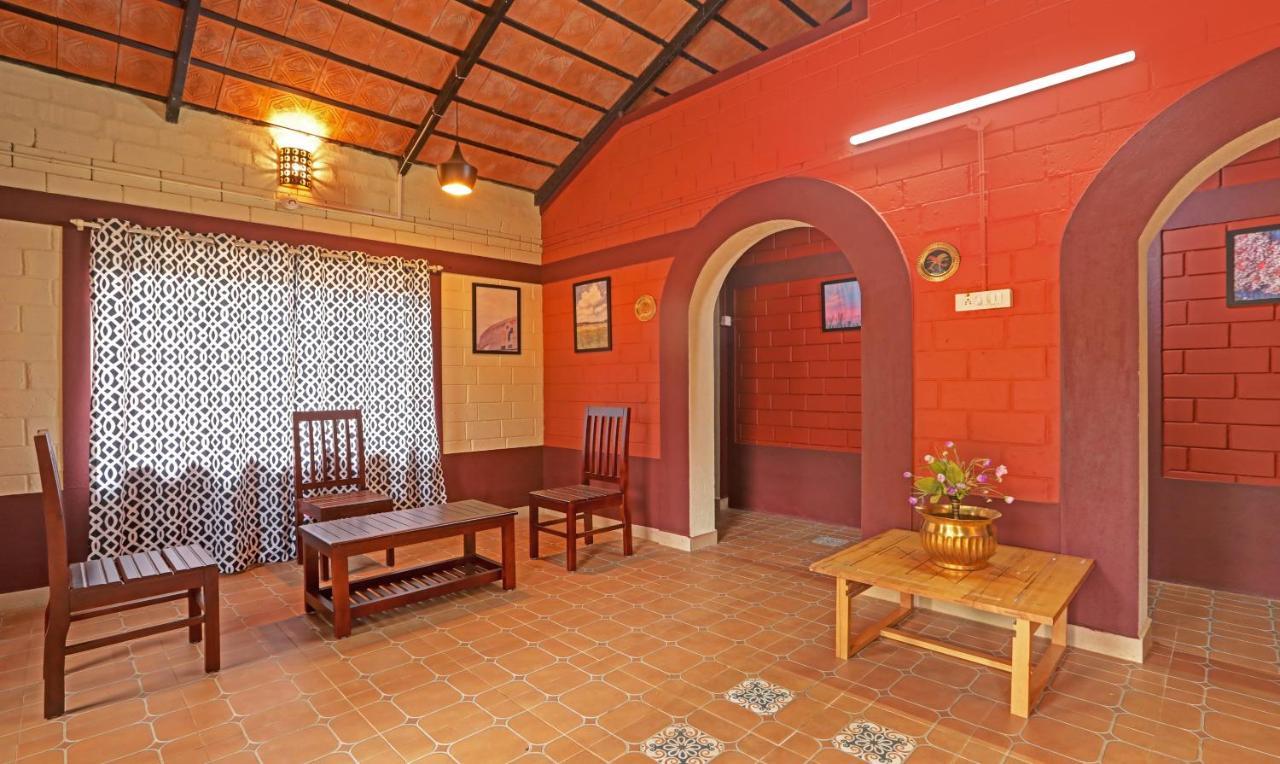 Hotel Allaranda Homestay มาดิเครี ภายนอก รูปภาพ
