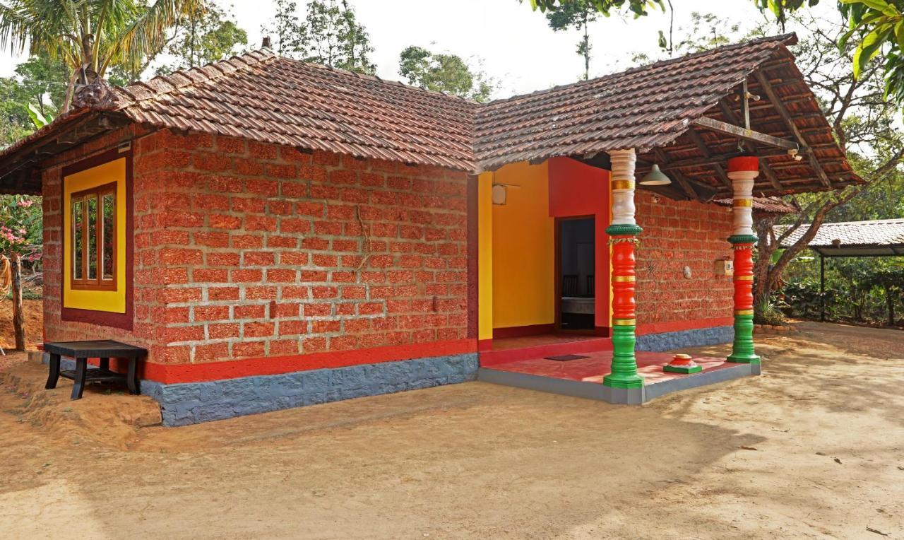 Hotel Allaranda Homestay มาดิเครี ภายนอก รูปภาพ